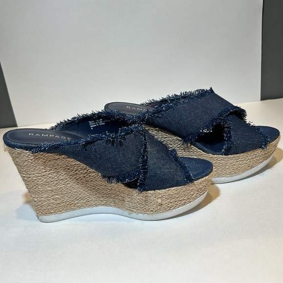 Navy Blue Denham wedges with fringe size 9. Brand is Rampage. White rubber sole - Picture 4 of 13